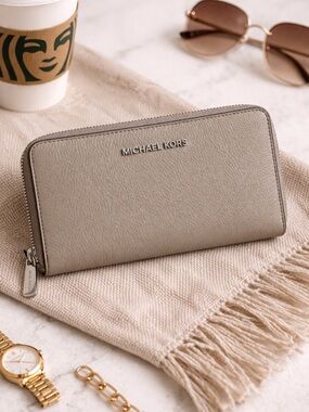 Michael Kors Gray Pebble Leather Zip-Around Wallet Clutch Classic